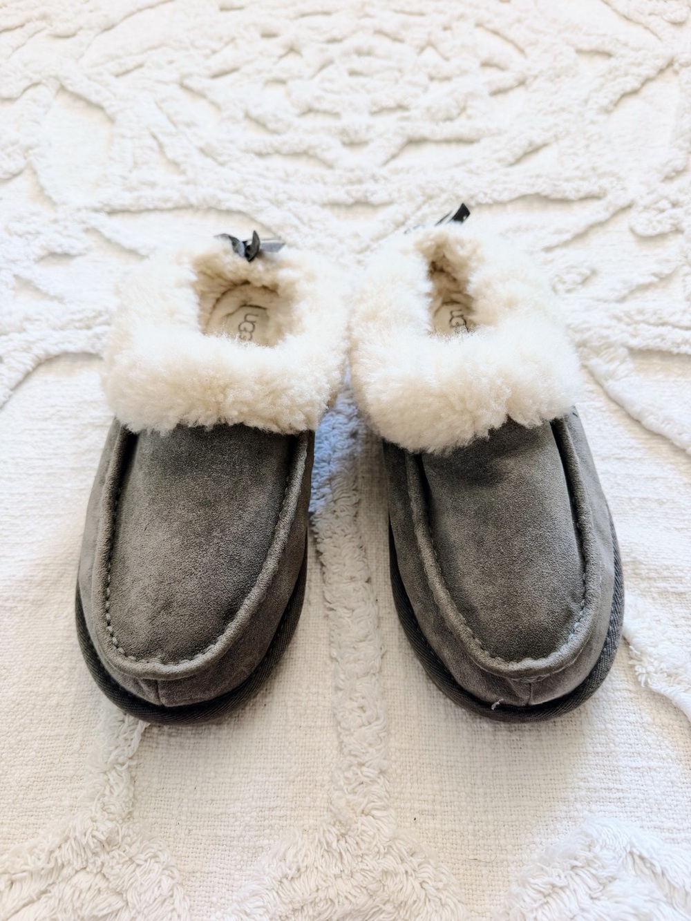 UGG Women’s Gray Suede Shearling Slippers Size 9 Lace Bow